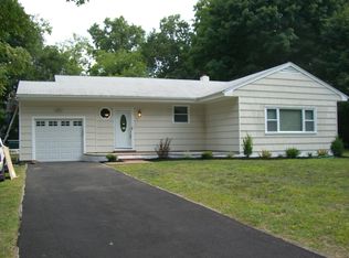 7 Robinhood Rd, Morris Plains, NJ 07950