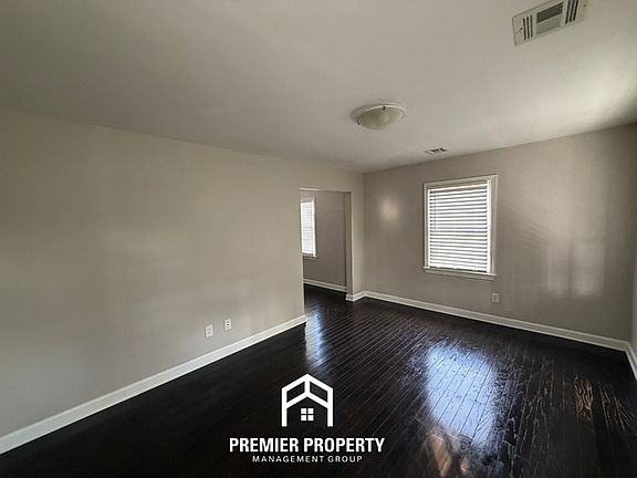 4th image of 2800 Garden Ln