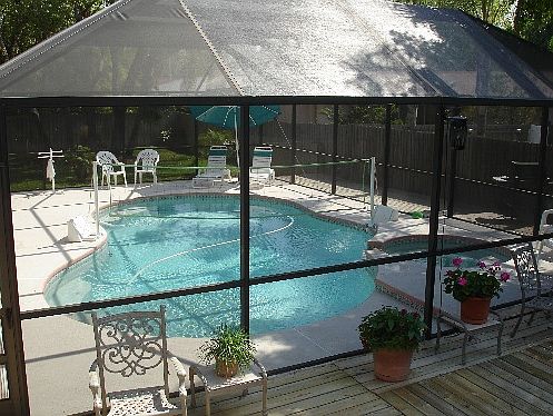 Caged Pool w/Jacuzzi