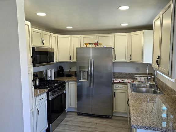 3rd image of 1361 Gardenia St
