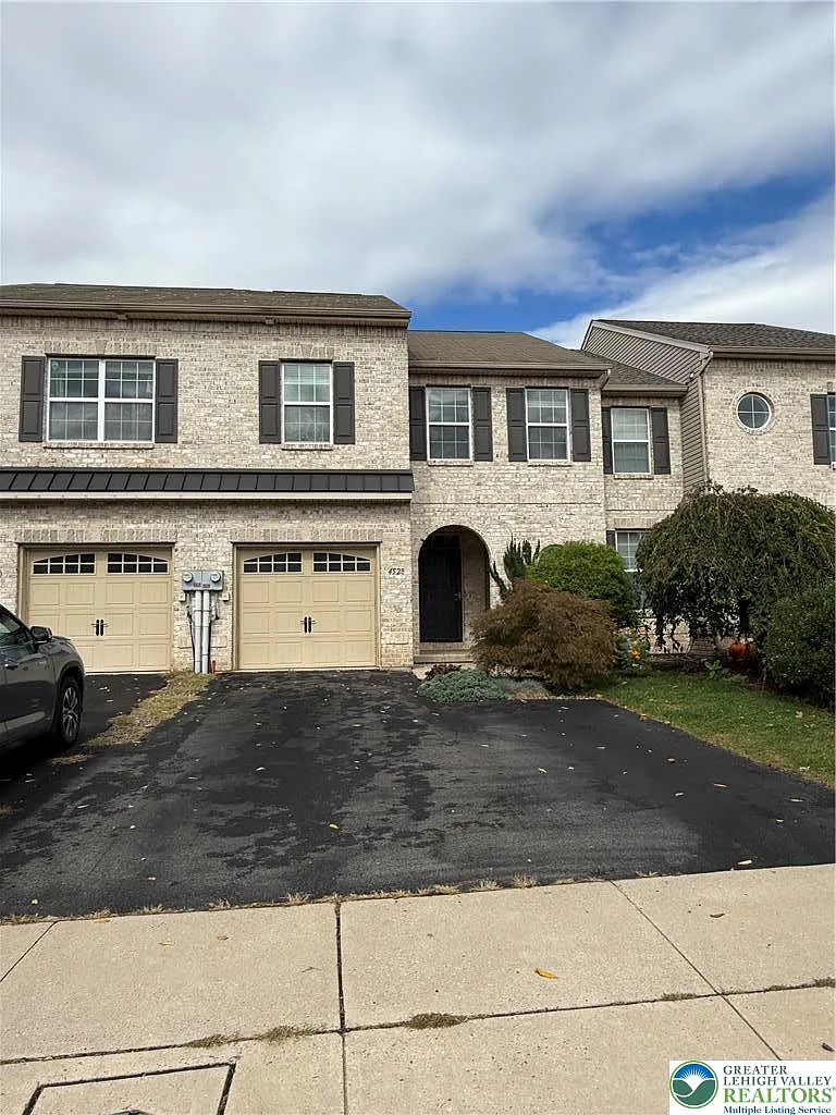 3 bed, 2.5 bath, 2297 sqft, $2,750 — Photo 1