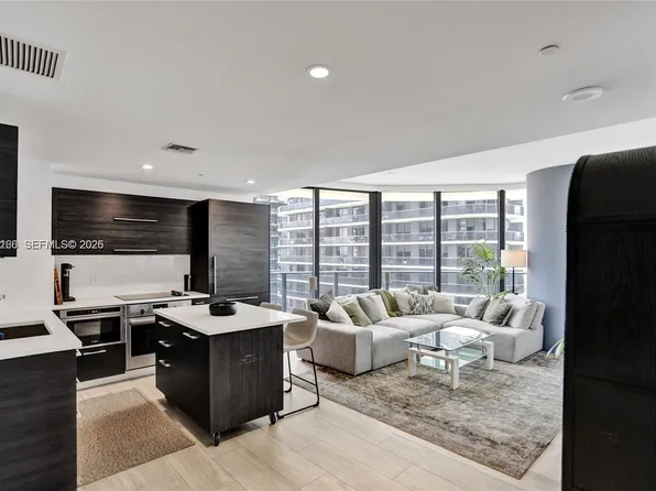 45 SW 9th St APT 2001, Miami, FL 33130