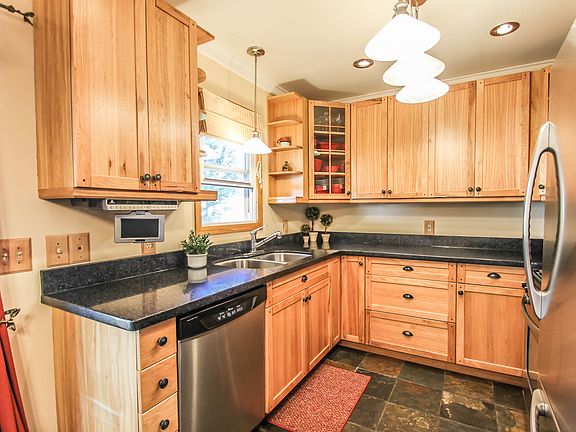 5th image of 4779 Karen Pl