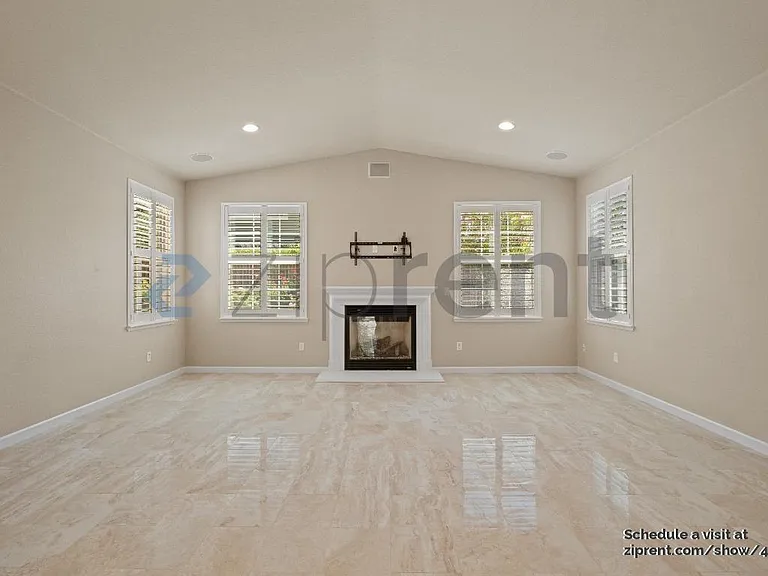 5023 Queensbury Way — Photo 10