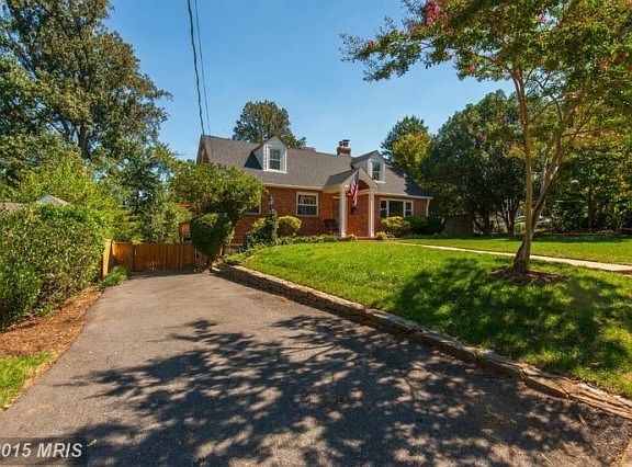 2nd image of 612 Knollwood Dr