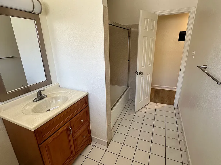 Courtyard Square Apartments — Photo 18