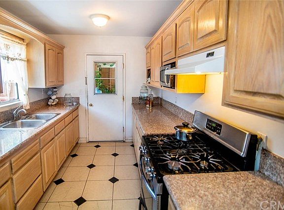 3rd image of 838 Sandia Ave
