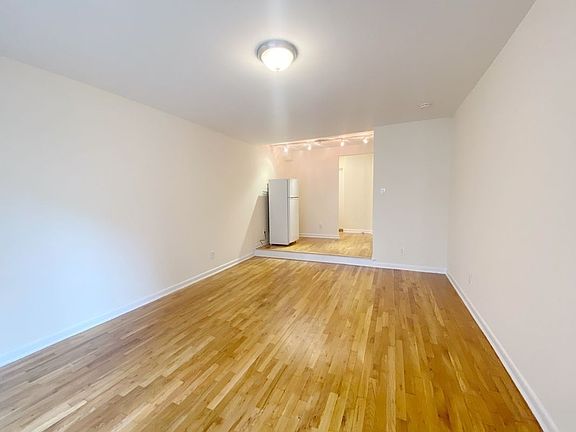3rd image of 139 E 27th St APT 3E