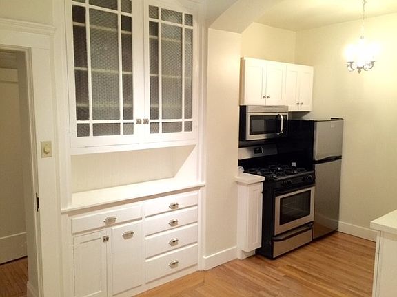 2nd image of 1375 Green St APT 4