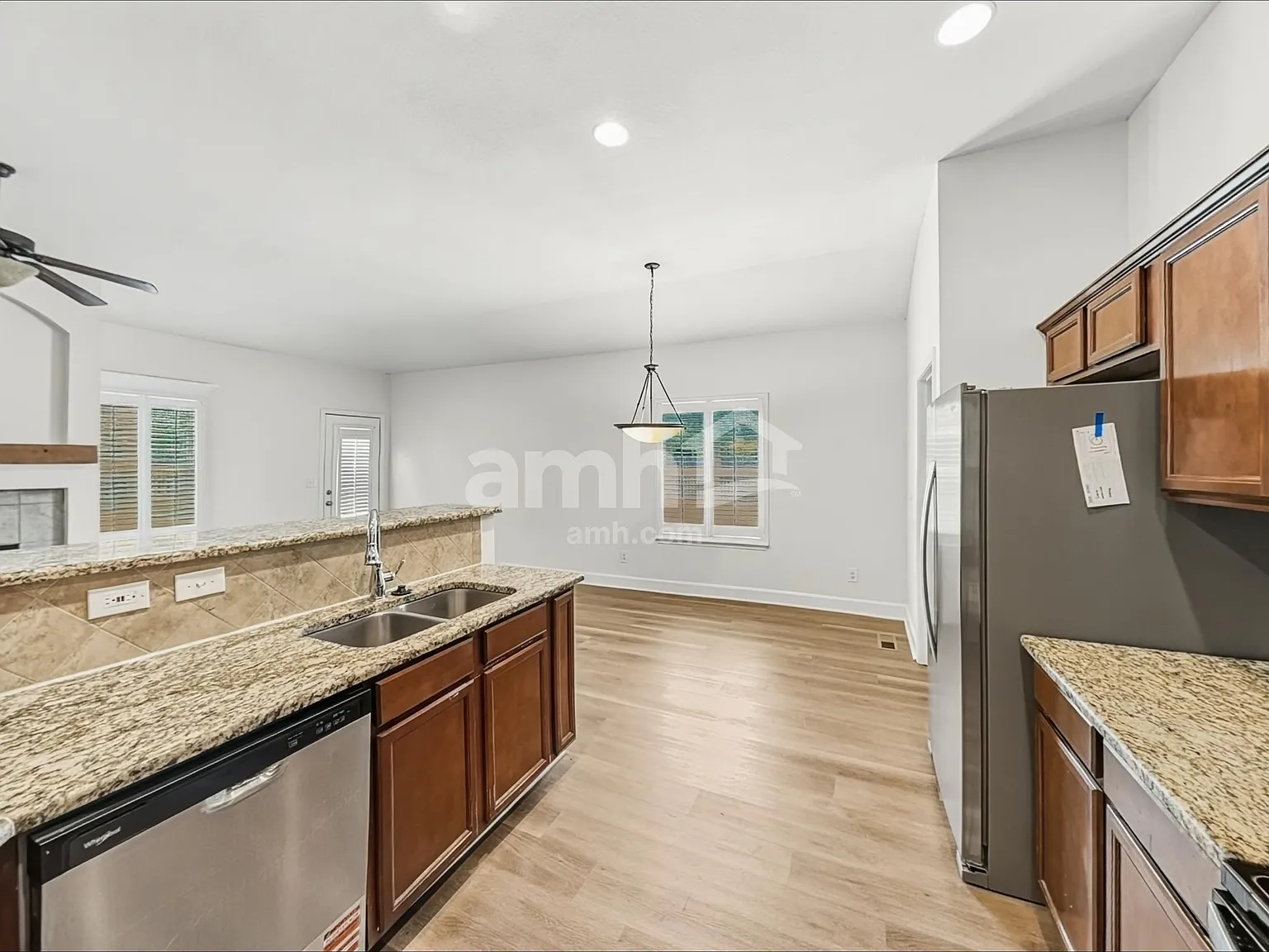 4 bed, 3.0 bath, 2492 sqft, $2,995 — Photo 3
