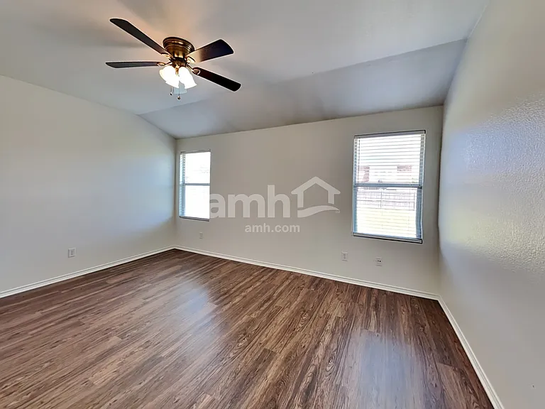 602 Fox Glen Dr — Photo 9