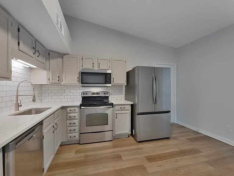 6800 Elliot Ct — Photo 9
