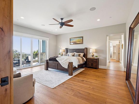 3rd image of 3882 Royal Manor Place