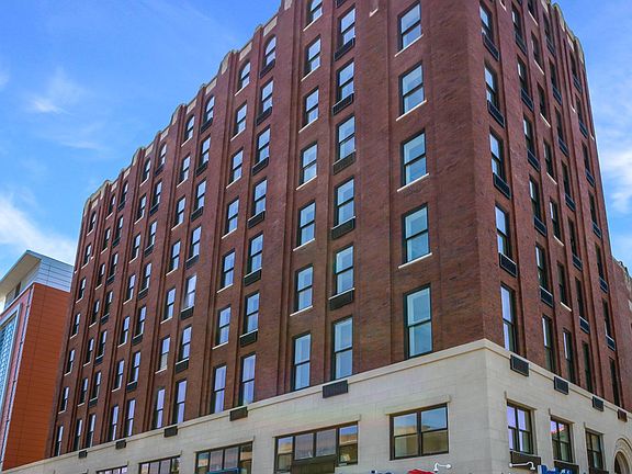 3rd image of 880 Bergen Ave Suite 305