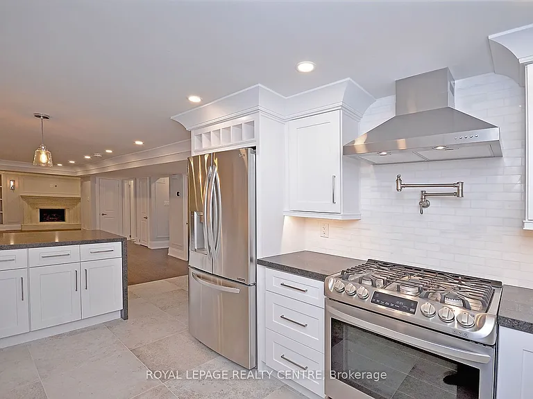 326 Slade Cres #LOWER — Photo 11