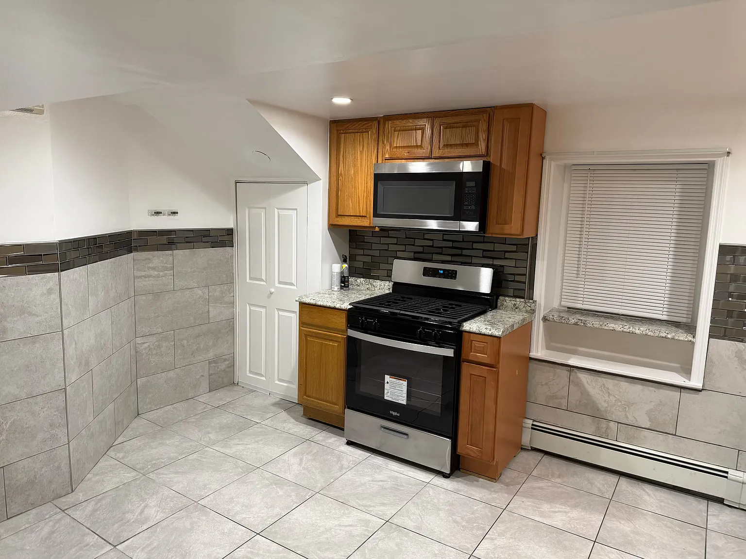 2 bed, 925 sqft, $2,799 — Photo 2