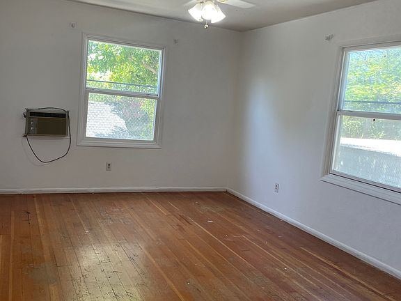 3rd image of 620 Webster St