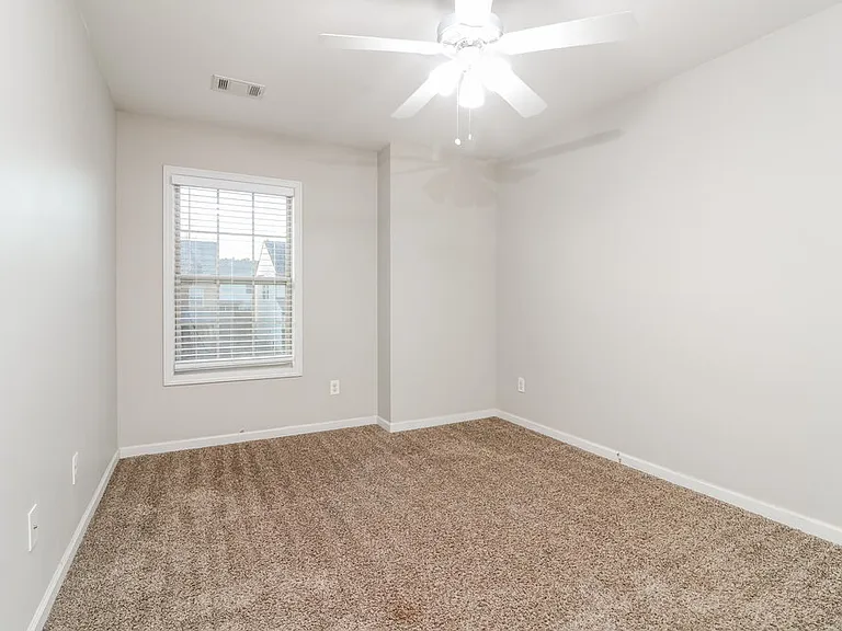 275 Shaw Dr — Photo 15