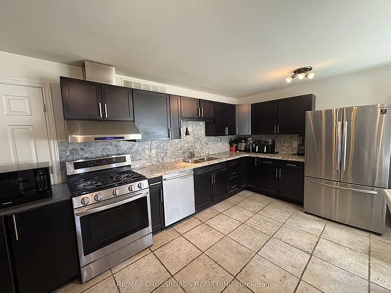 62 Sanders Blvd — Photo 17