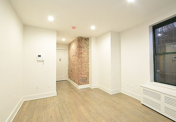 4th image of 226 E 70th St APT 1E