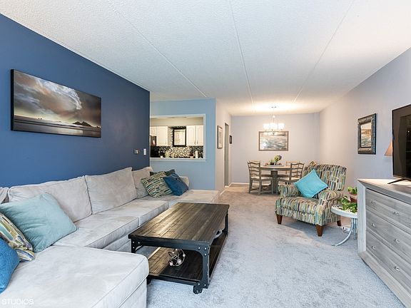 5th image of 100 W Park Circle Dr APT 1B