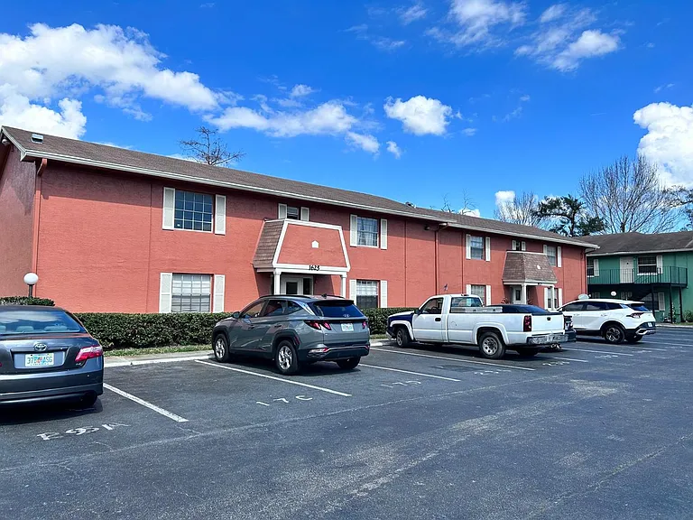 1625 W Oak Ridge Rd #C — Photo 2