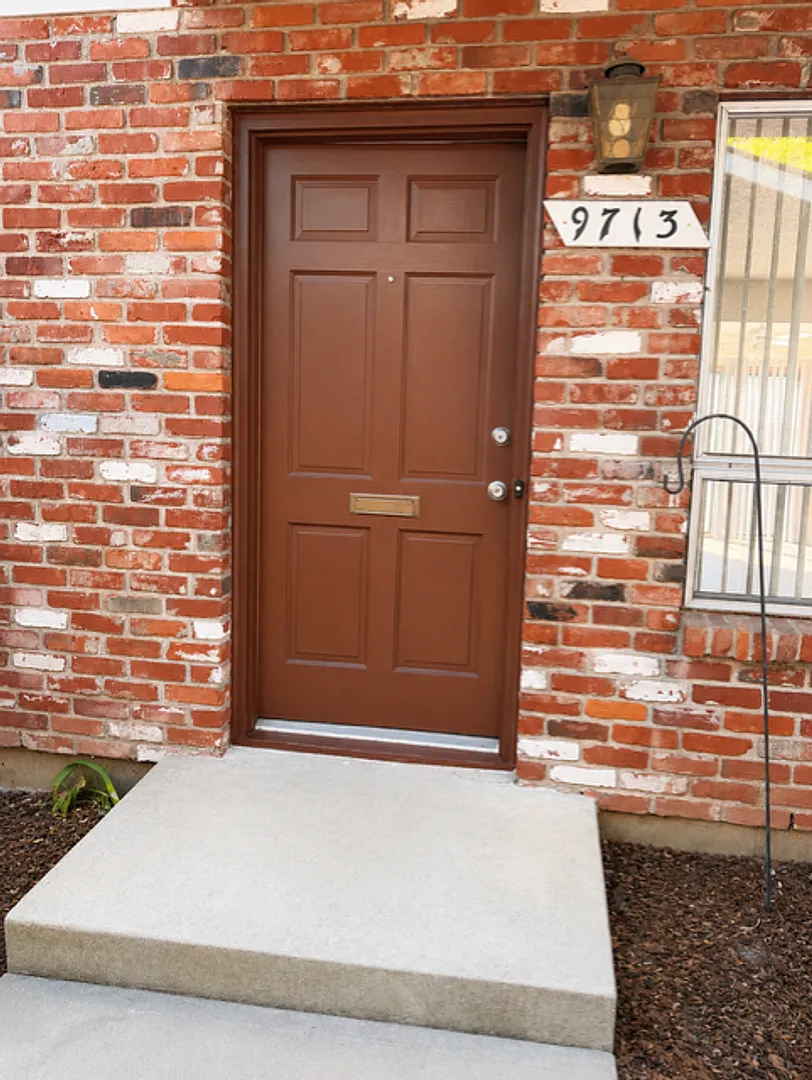 Cozy 2 bedroom, 1 bathroom apt near Downtown Milwaukie. Discounted rent for the first 2 months! — Photo 3