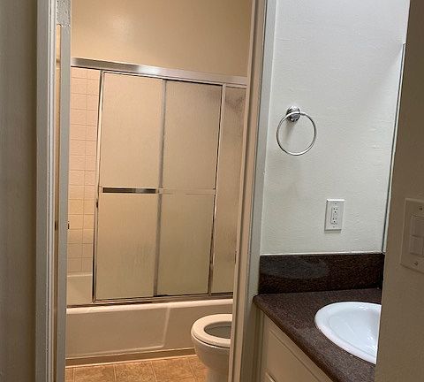 5th image of 1335 N Detroit St #111