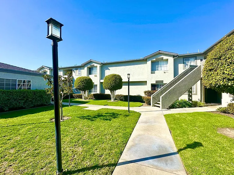 Nelson Apartments (Silver Tree Terrace) — Photo 5