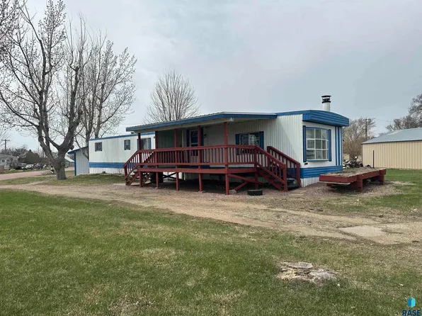 611 S Pearl St, Menno, SD 57045