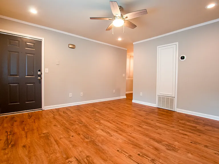 2145 Bolton RD NW — Photo 8