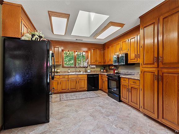 5th image of 10765 Thomas Rd