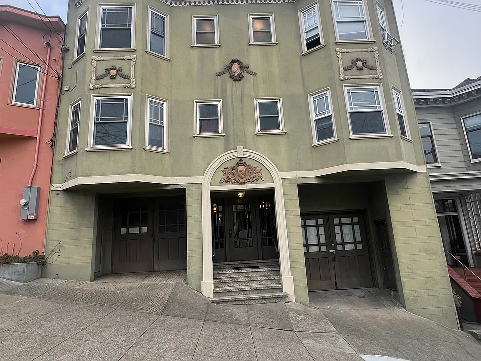 939 Noe St #3