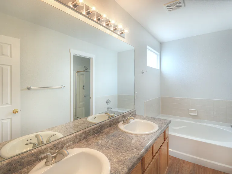 1325 Legend Oak Dr — Photo 5