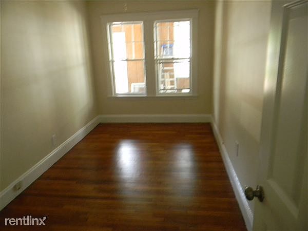 201 Willis Ave 007
