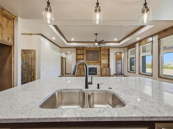 981 County Street 2984, Blanchard, OK 73010