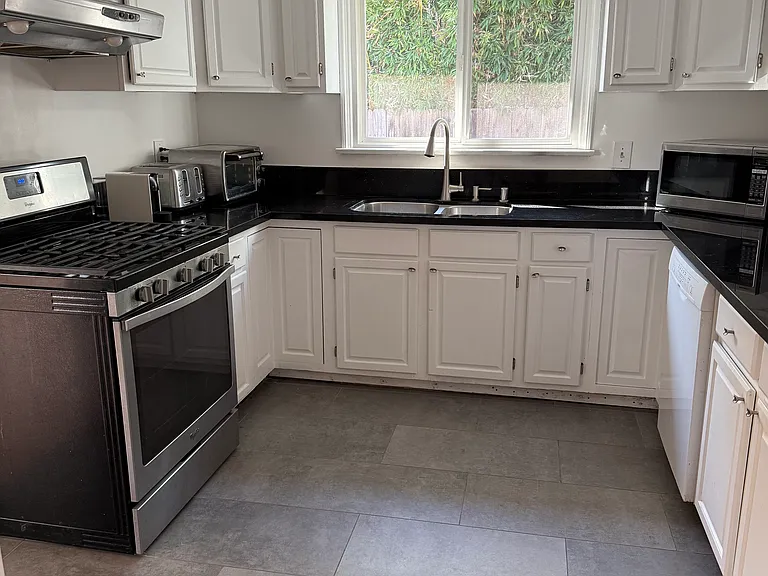 1221 S Curson Ave — Photo 9