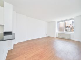 140 Riverside Blvd