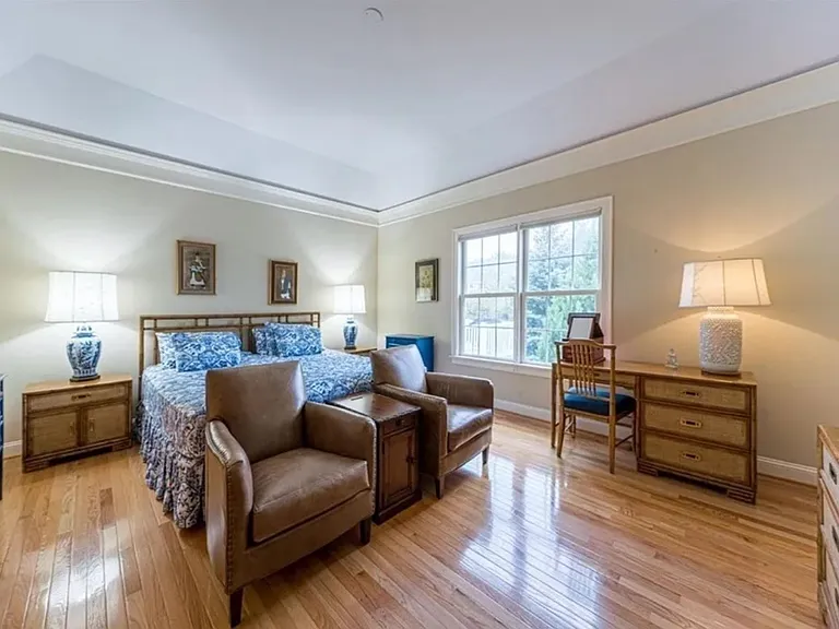 68 Charles Ct — Photo 5