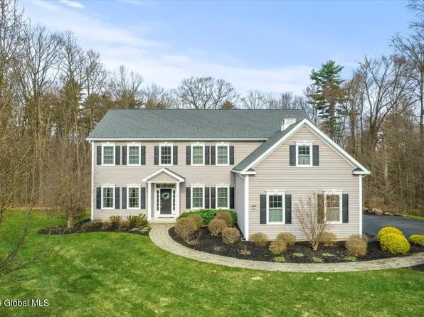 12 Fairleigh Way, Ballston Lake, NY 12019