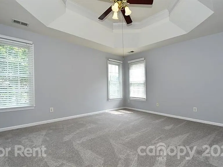 10402 Friarsgate Rd — Photo 6