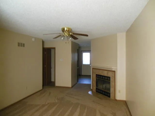 2 bed, 1.5 bath, 1021 sqft, $1,375 — Photo 2