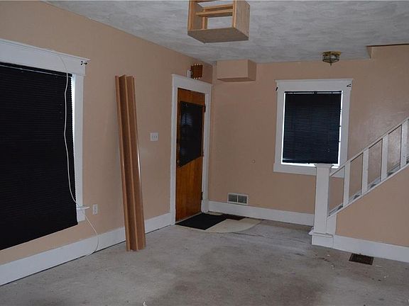 5th image of 144 Poultney Ave