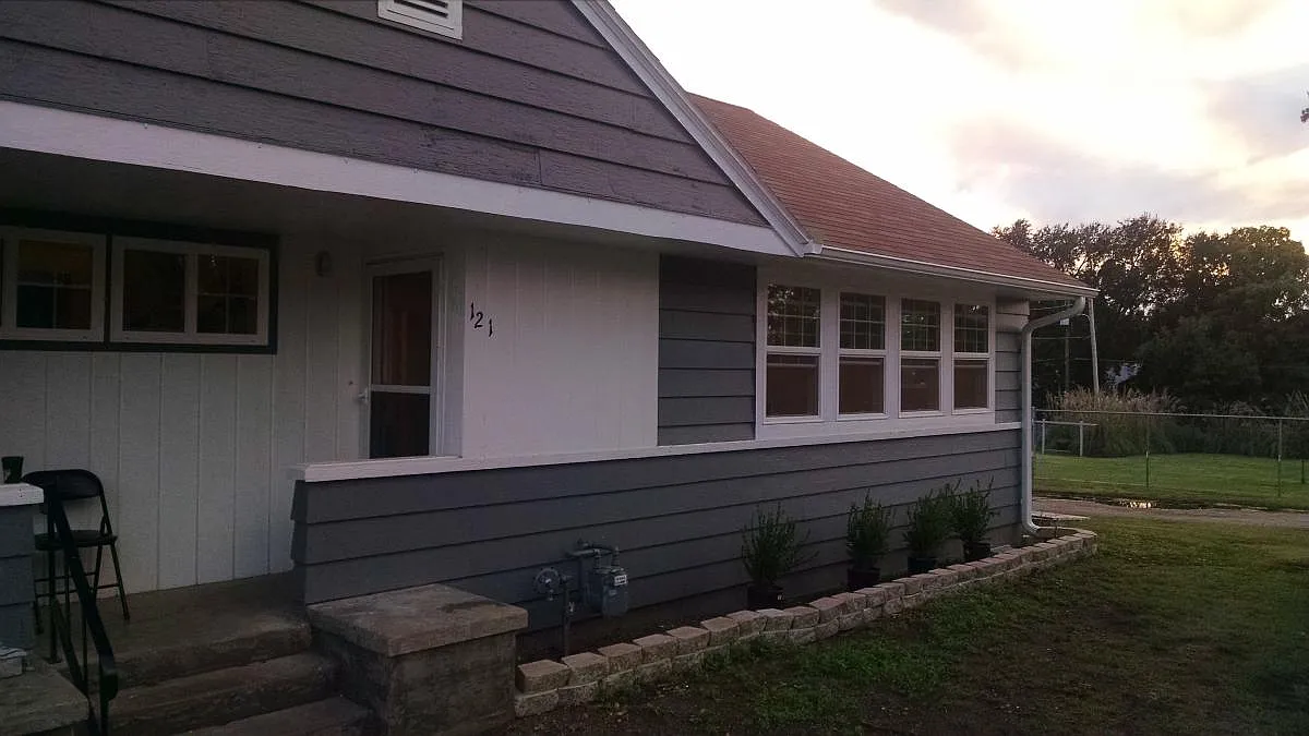 121 S Summit Street — Photo 1
