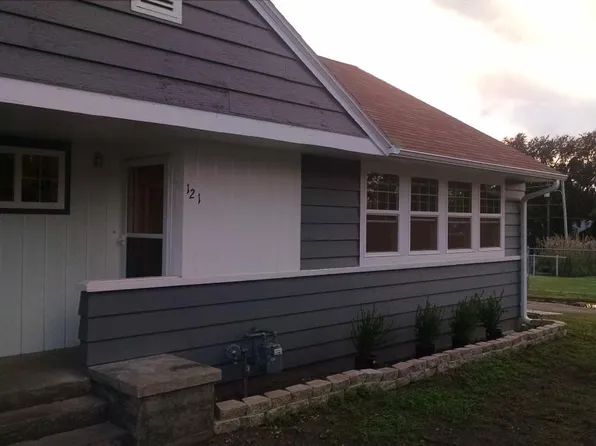 121 S Summit St APT B, El Dorado, KS 67042