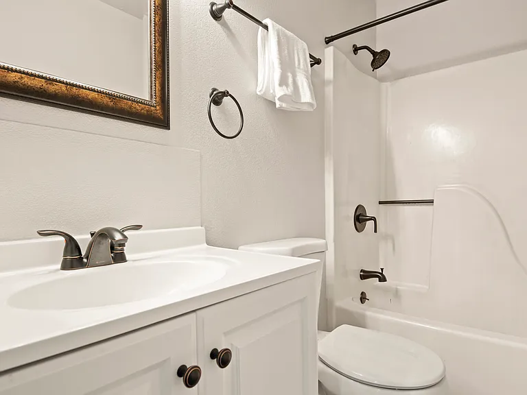 1230 S Lone Tree Rd #1 — Photo 14