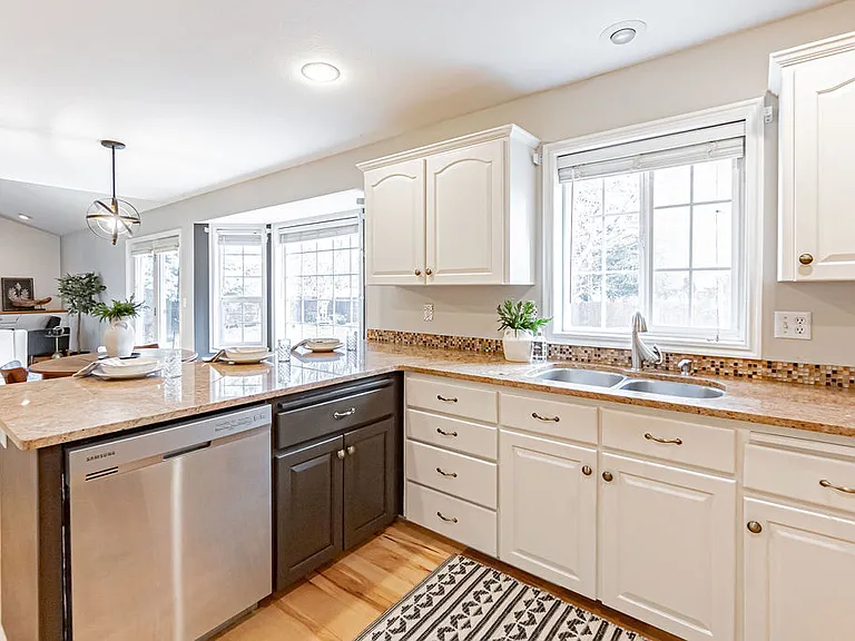 3915 Woodhaven Ln — Photo 43