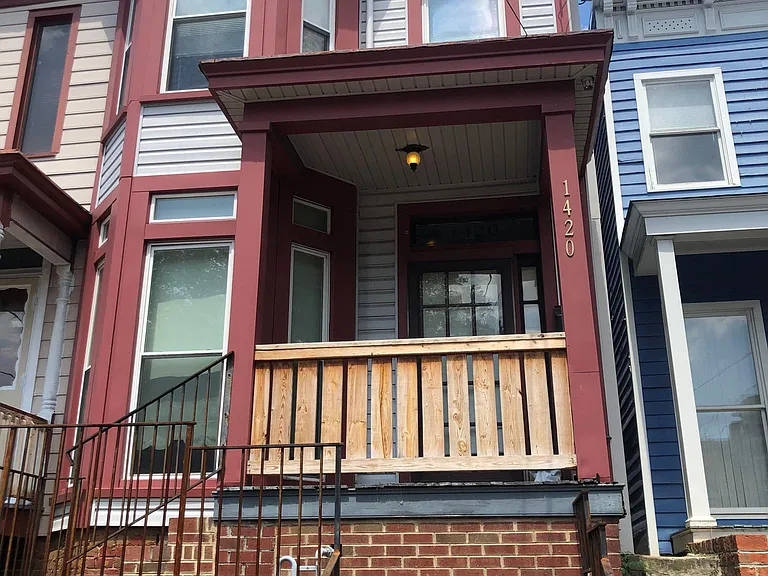 1420 W Clay St — Photo 1