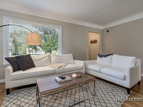 4th image of 1524 Calvin Ave SE