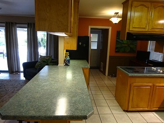 3rd image of 609 Coral Pl